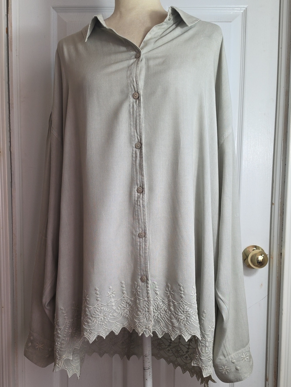 Solitaire Embroidered Blouse NWT